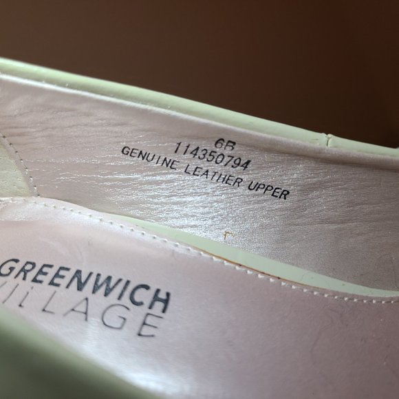 NWT "GREENWICH VILLAGE" LEATHER PATENT PUMPS - Picture 5 of 8